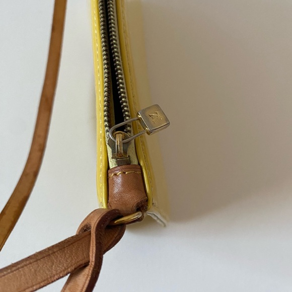 Louis Vuitton Verni Patent Leather Yellow Pouchette - Picture 4 of 9